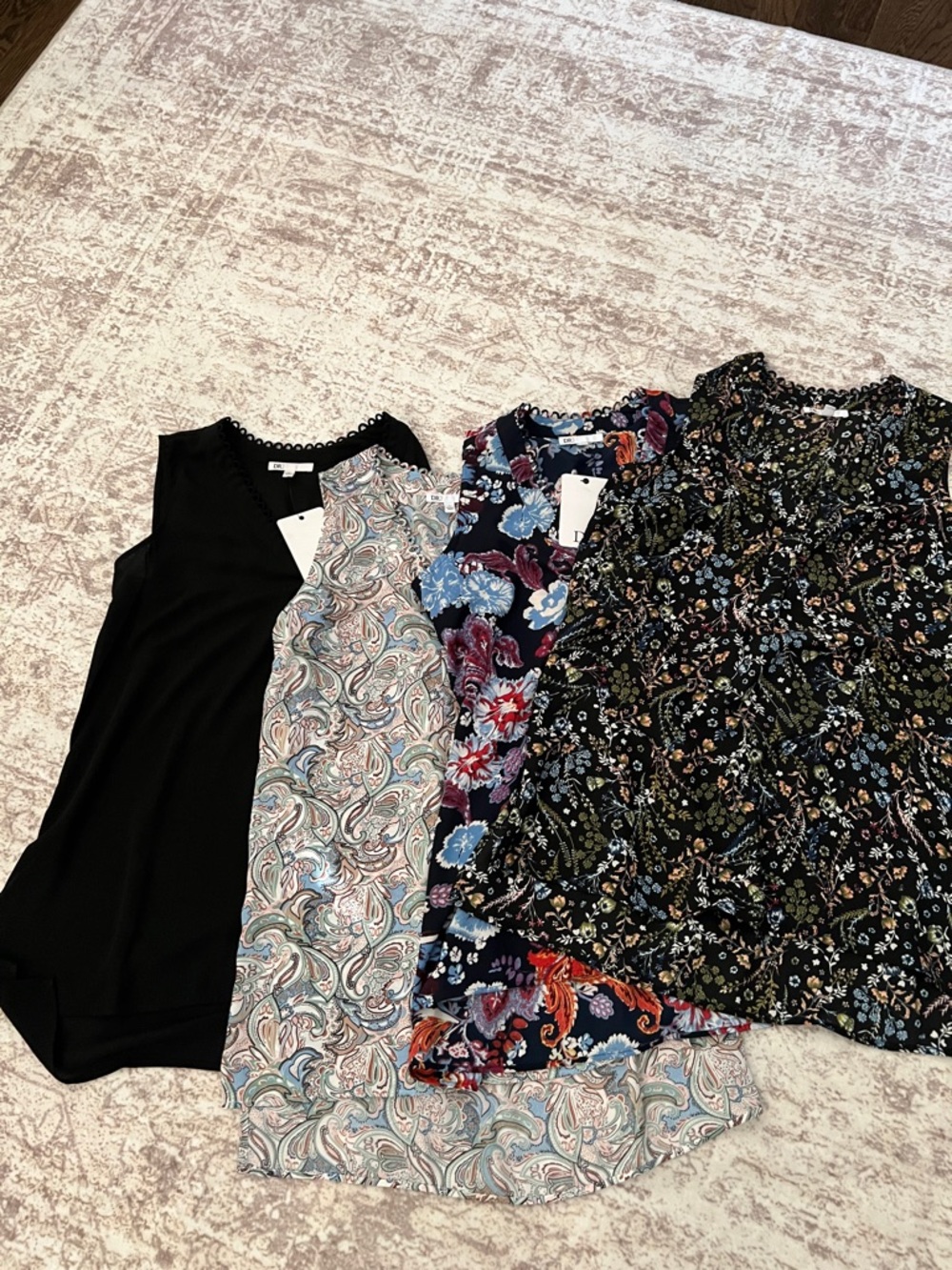 DR2 Floral & Solid Women’s Sleeveless Hi-Lo Tops, lot of 4, size S